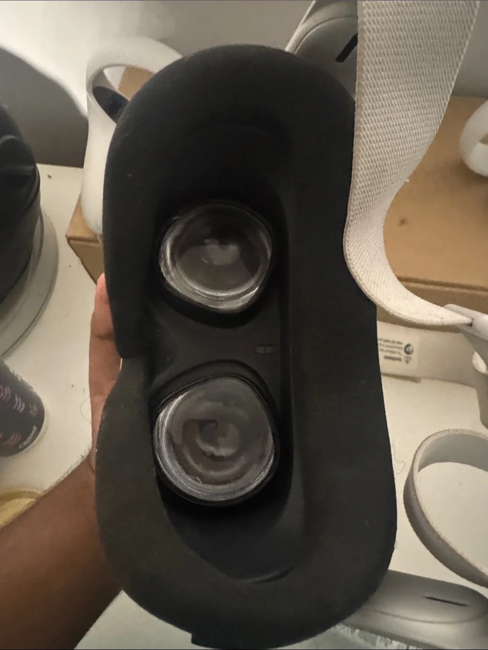 Wireless Standalone VR Headset - White comes with charger runs smooth